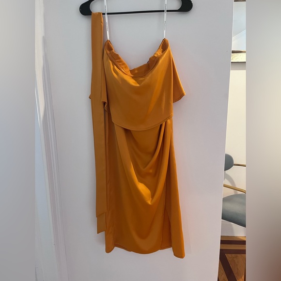 REVOLVE Violet midi in marigold - Picture 4 of 5